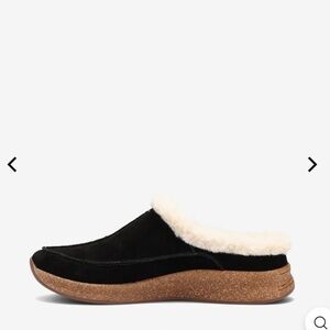 Women's Black Slip-On Shoes with Faux Fur Lining
